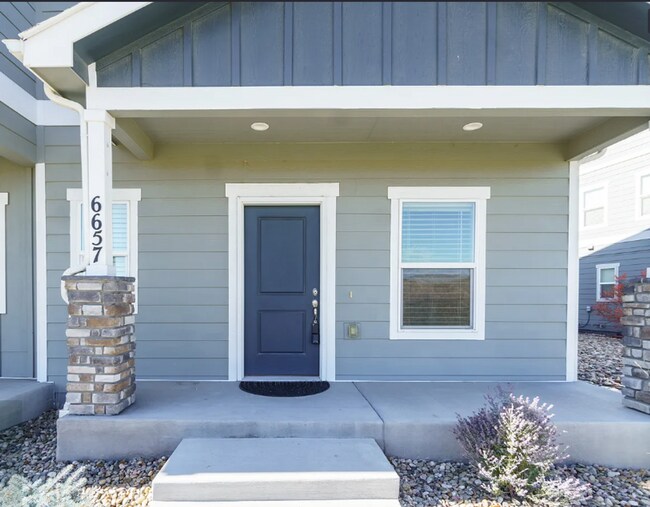 Building Photo - Like New townhome on Rubicon for rent!