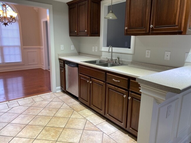 Building Photo - 32 Wyndelake Cv