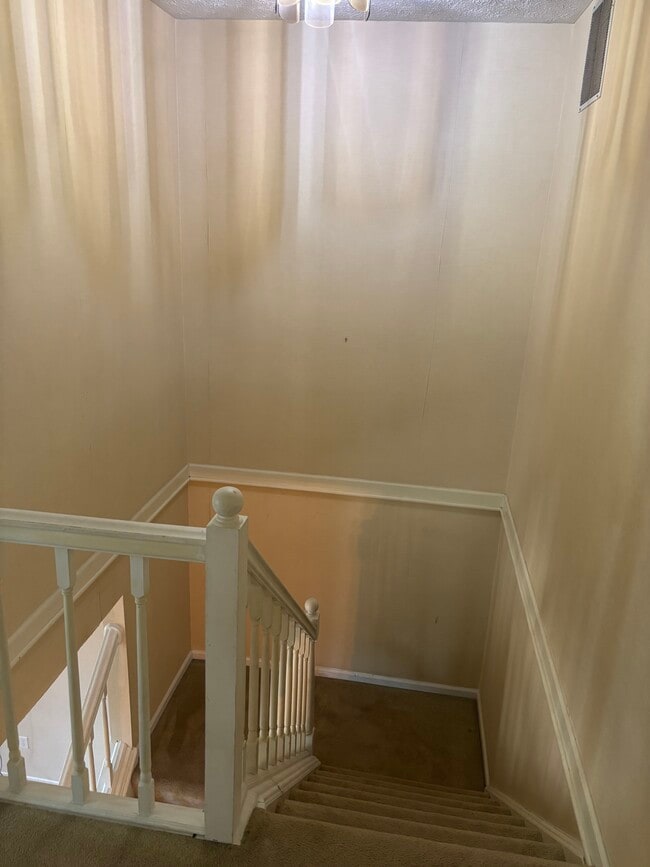 Building Photo - 704 White Tail Way