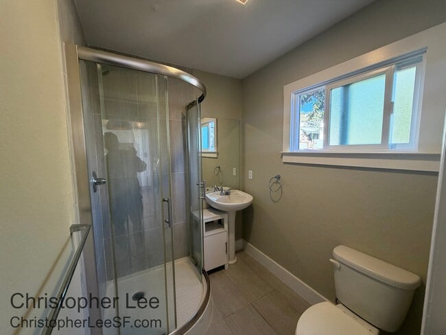 Foto del edificio - 1566 Newcomb Ave