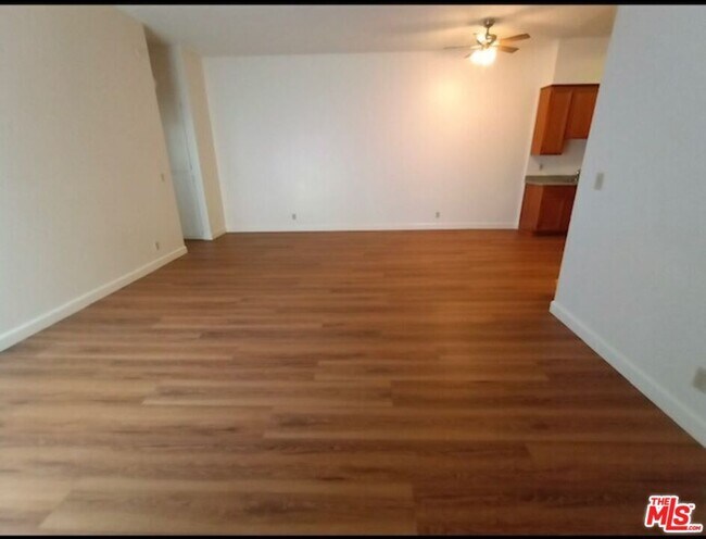 Foto del edificio - 4142 Rosewood Ave