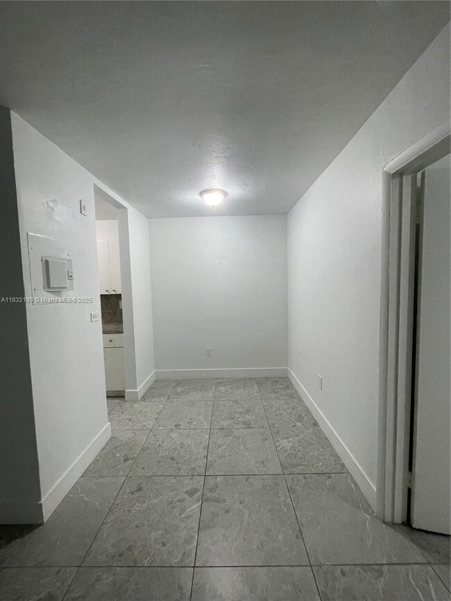 Building Photo - 1100 SW 36th Ct