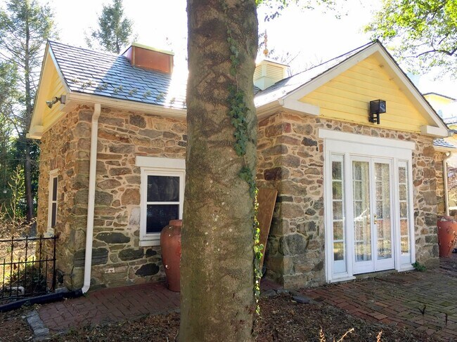 Foto del edificio - 529 Dunkirk Rd