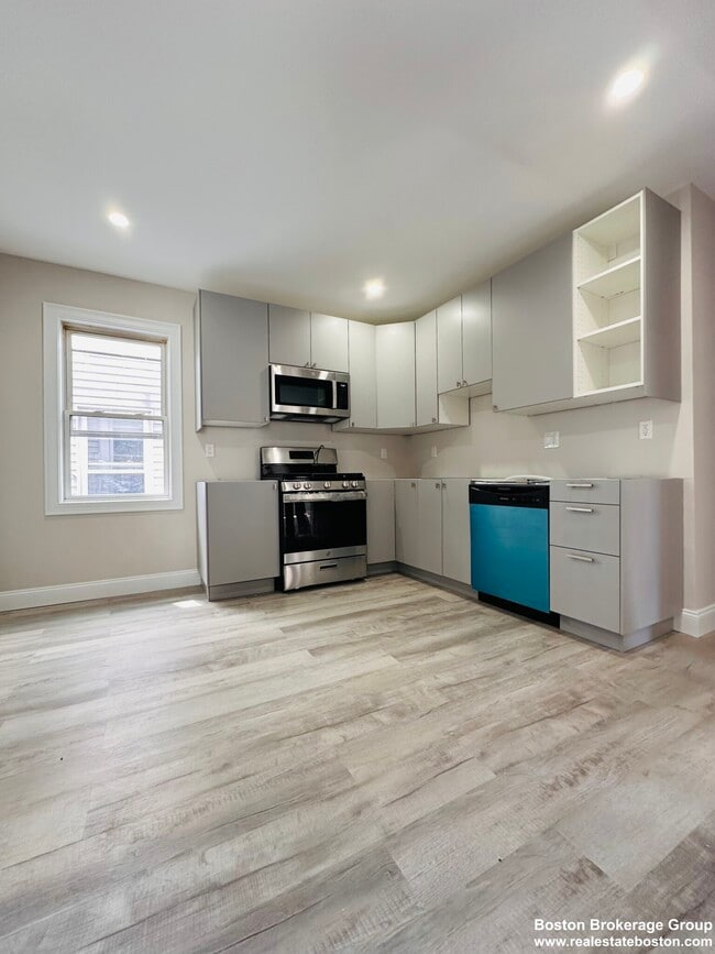 Building Photo - 8 Wave Ave