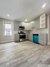 Building Photo - 8 Wave Ave