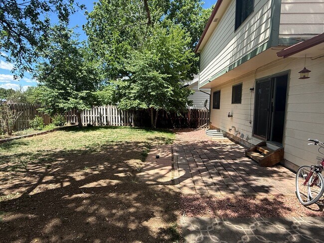 Building Photo - Updated 4 bedrooms, 3.5 bathrooms!