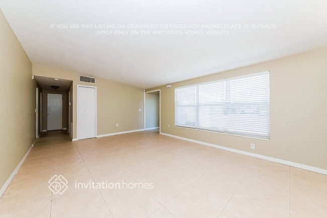 Building Photo - 6218 Nutmeg Ave