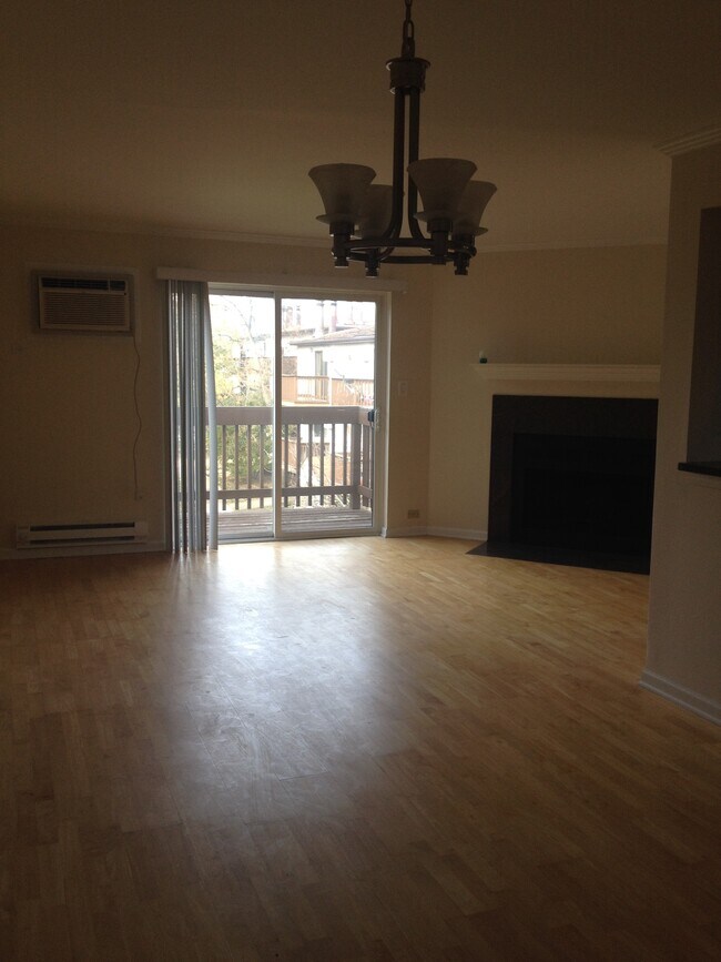 514 E Spruce Dr Unit 3A, Palatine, IL 60074 Condo for Rent in