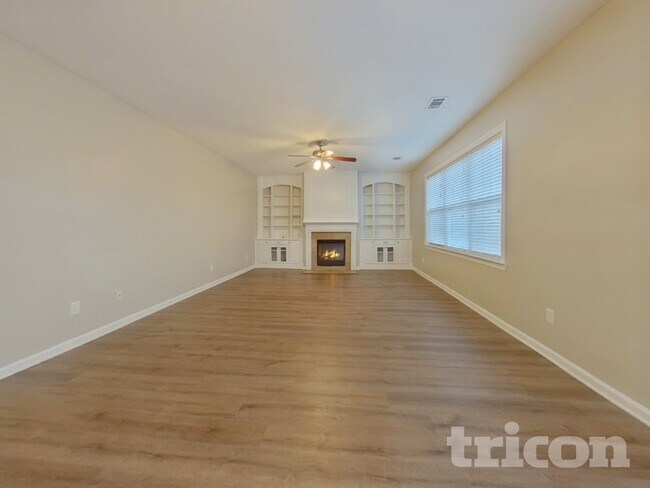 Building Photo - 3605 Long Lake Dr