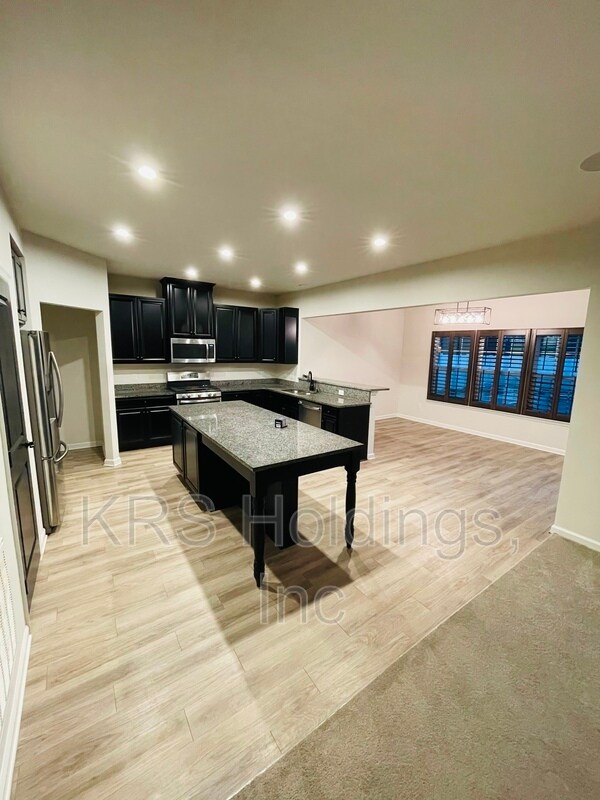 Building Photo - 612 Combs Ln