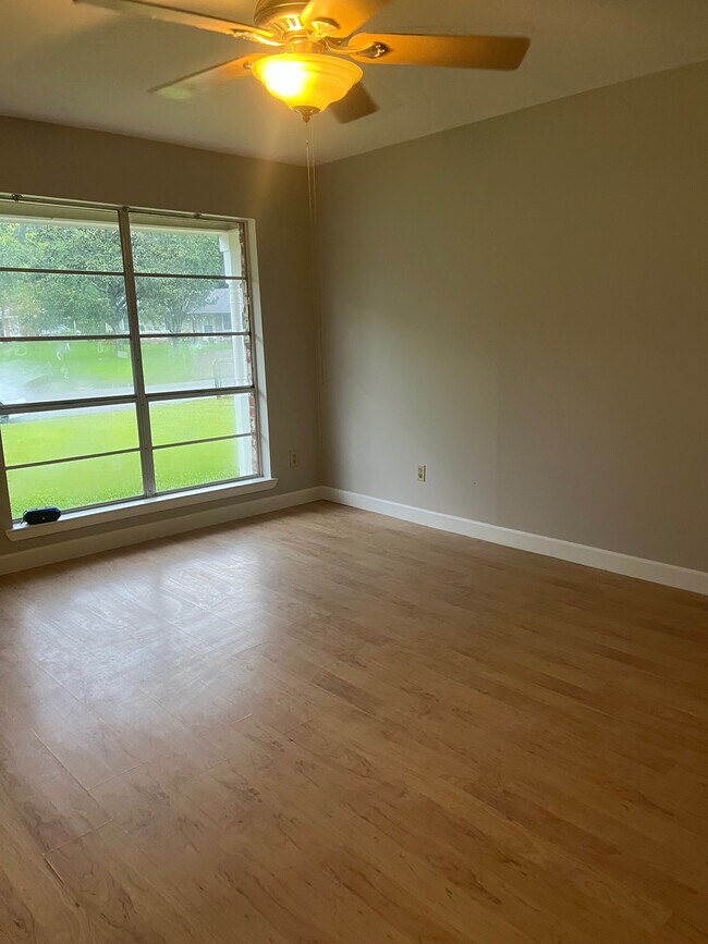 Foto del edificio - 15601 Waycross Dr