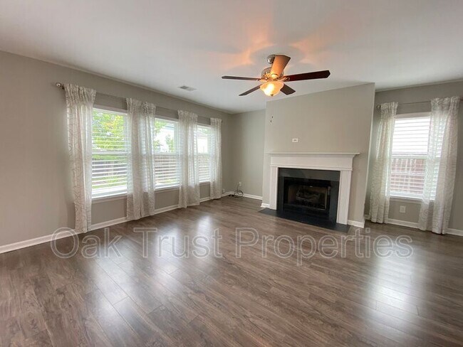 Building Photo - 1310 Song Sparrow Way