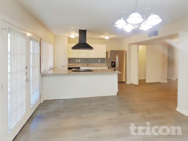 Foto del edificio - 2106 Newbury Dr