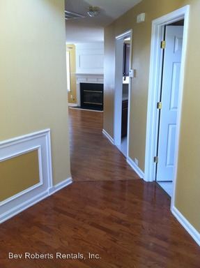 Building Photo - 811 Brickstone Dr