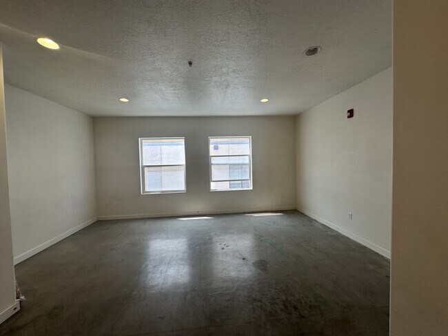 Foto del edificio - 938 S Washington St
