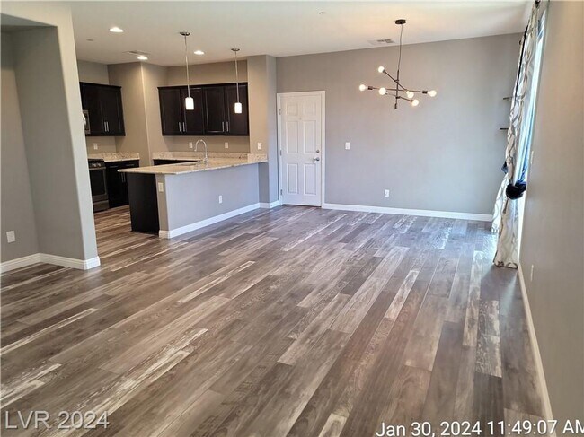 Foto del edificio - AWESOME 3 BED 2.5 BATHROOM TOWNHOME IN INS...