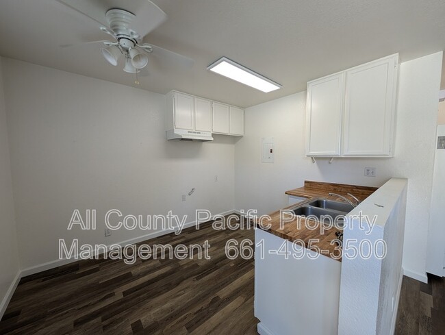 Foto del edificio - 8740 E Avenue U