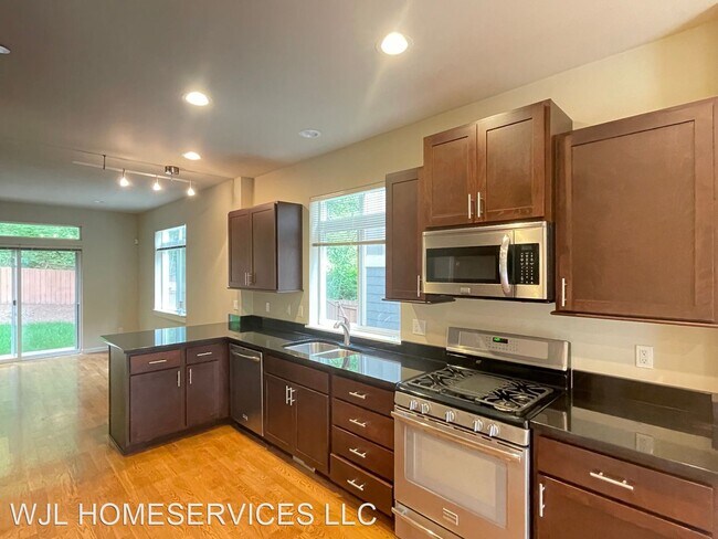 Building Photo - 2 br, 2.5 bath House - 17810 NE 95th Ct