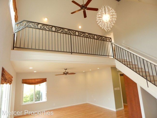 Building Photo - 460 Hillway Dr