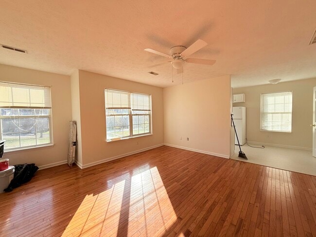 Building Photo - 429 Sara Leigh Dr