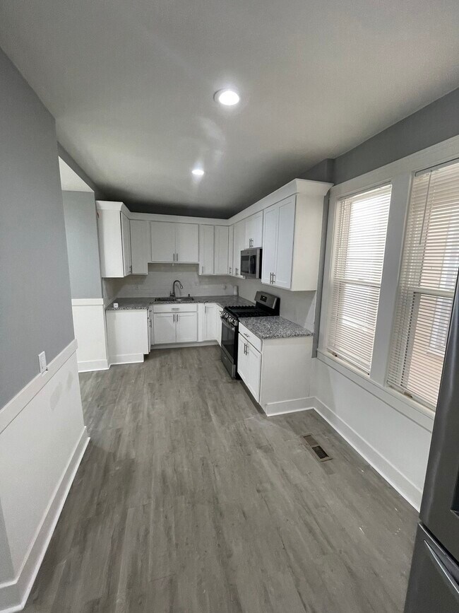 Building Photo - 9332 S Luella Ave