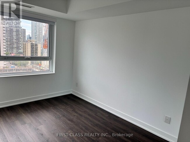 Building Photo - 609 Sherbourne St