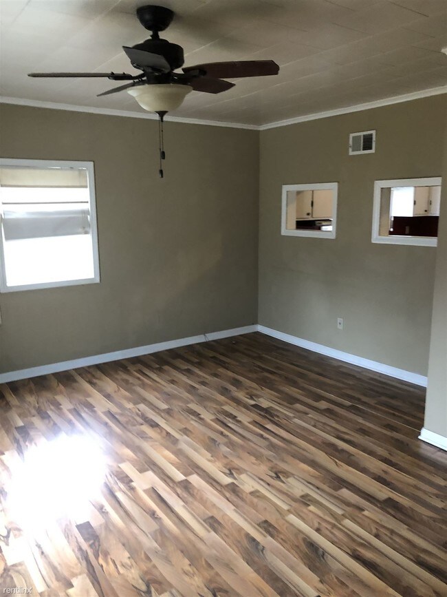 Foto del edificio - 2 br, 1 bath House - 955 W Grand River Ave