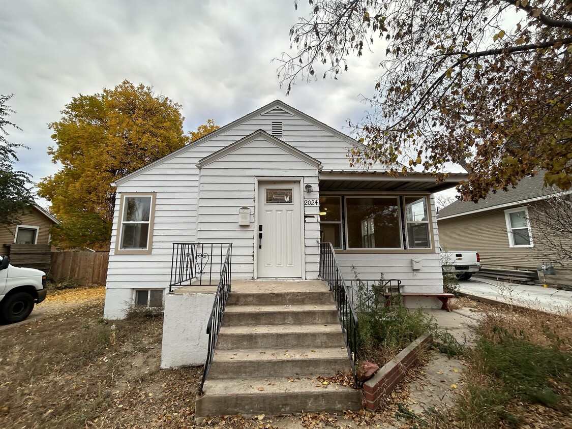 Primary Photo - 2024 6th Ave