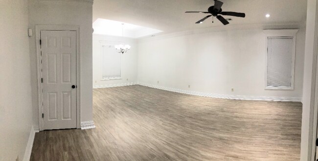 Foto del edificio - 124 Legend Creek Dr