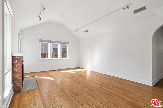 Foto del edificio - 949 S Muirfield Rd