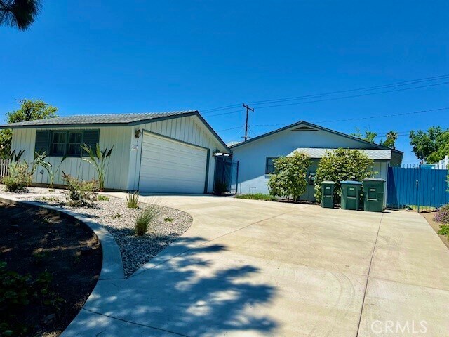 Primary Photo - 1295 N Michillinda Ave
