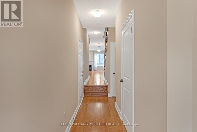 Photo du bâtiment - 1331 Major MacKenzie Dr W