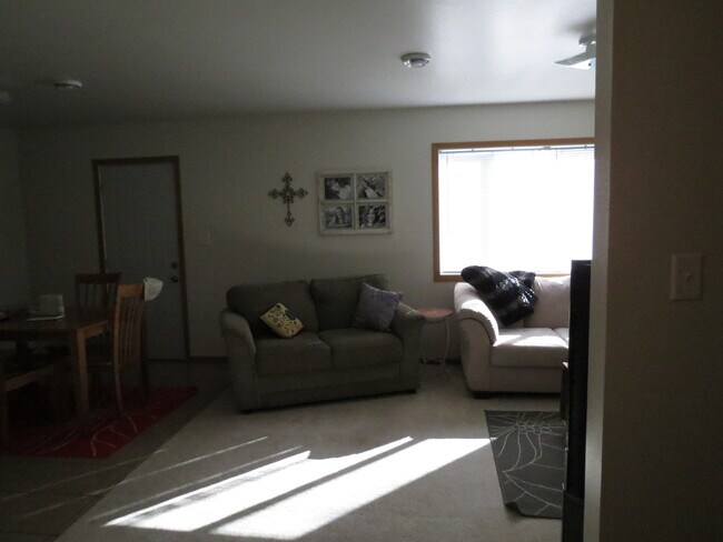 Building Photo - 1526 Starview Dr