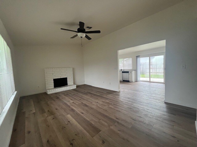 Foto del edificio - 1338 Alfa Romeo Ct