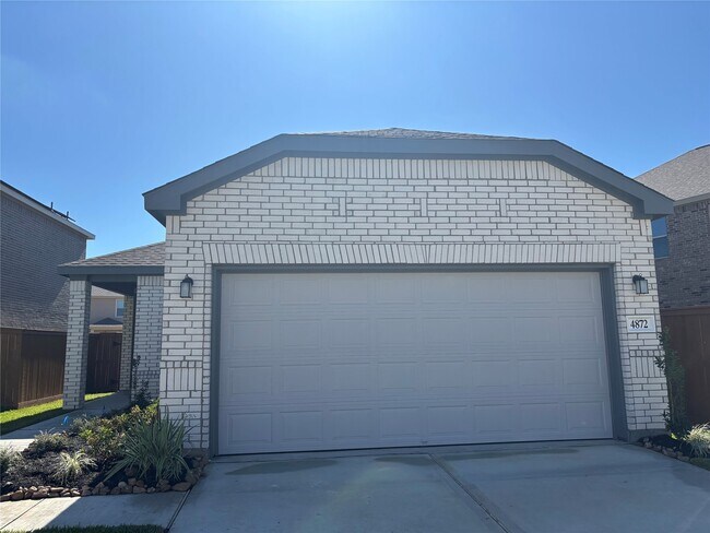 Foto del edificio - 4872 Sun Fls Dr