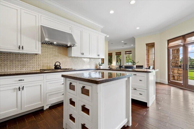 Building Photo - 15636 Sunnyland Ln