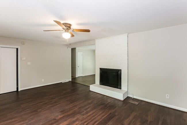 Building Photo - 5910 S Rocky River Rd