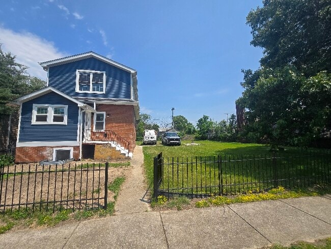 Building Photo - 449 Durbin St