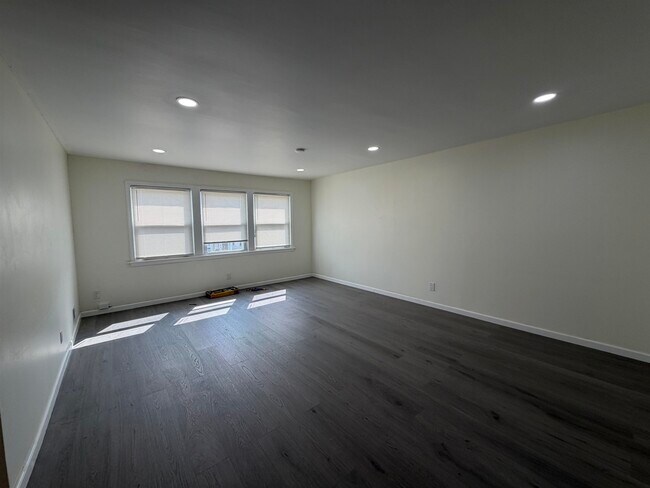 Foto del edificio - 10 Briarwood Rd