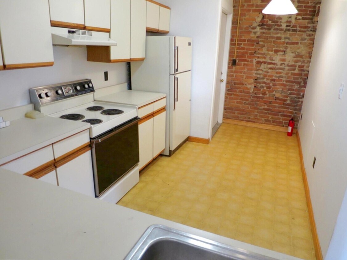 Primary Photo - 671 Somerville Ave