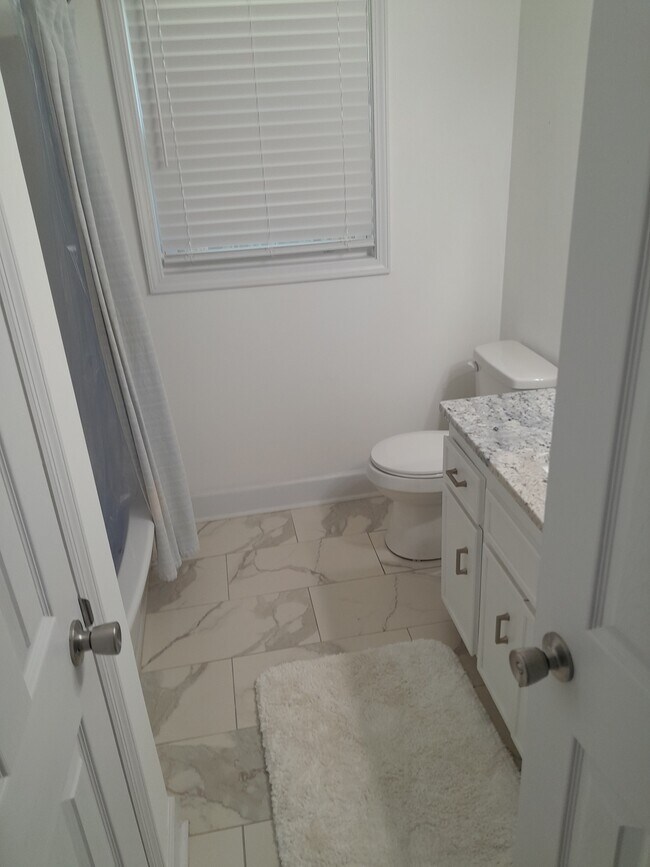 Foto del edificio - 2301 Willow Creek Ct E