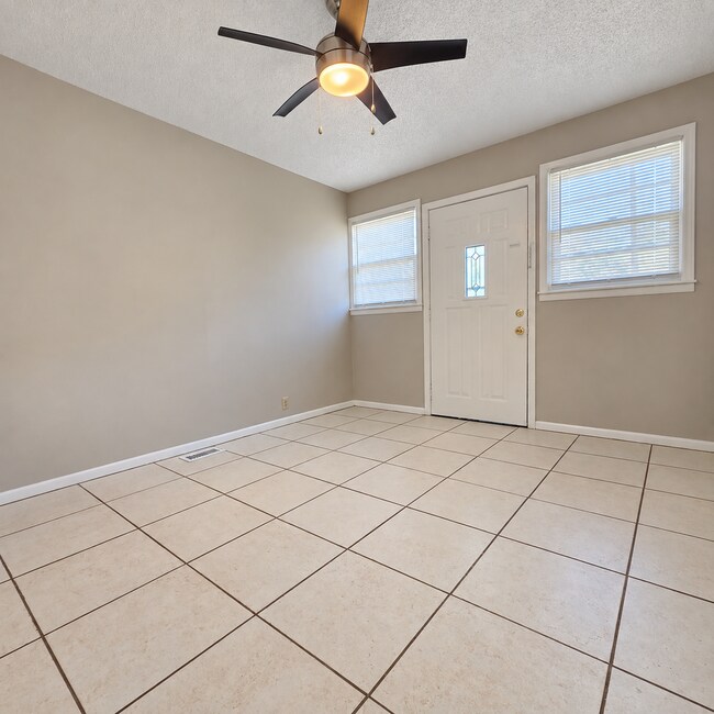 Foto del edificio - 4511 NW Austin Ave