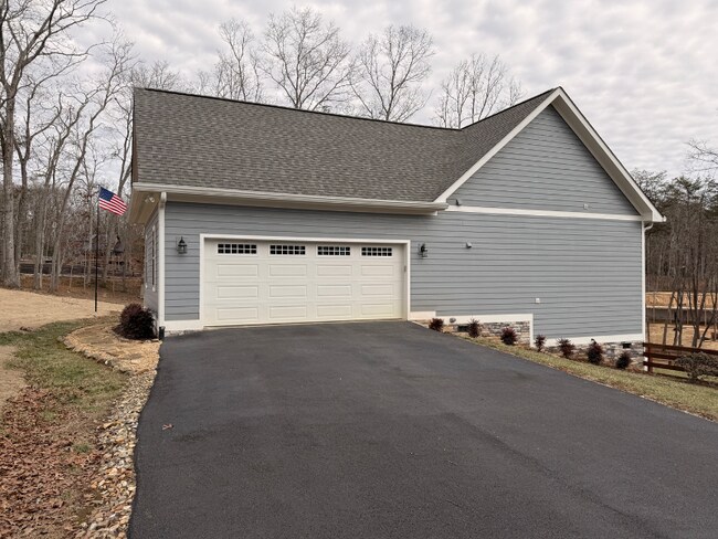 Foto del edificio - 445 Farmer Cir