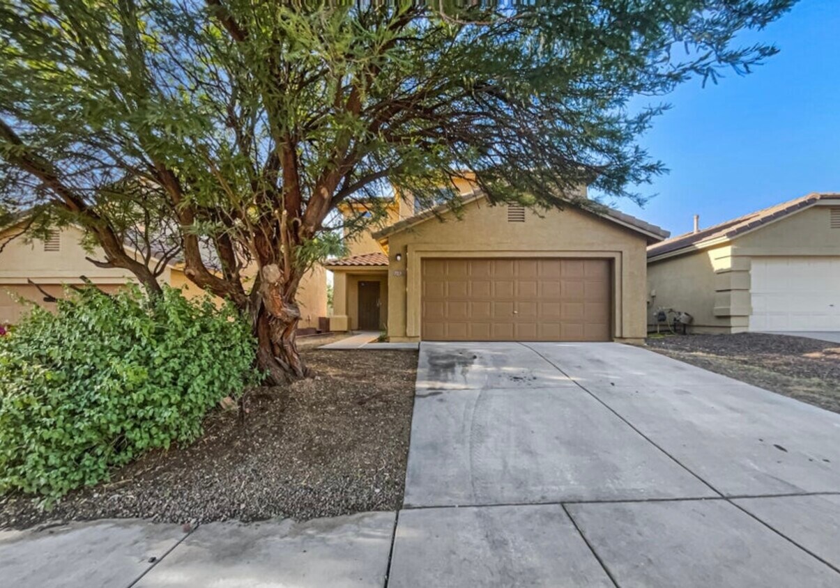 Primary Photo - 723 W Ash Ridge Dr