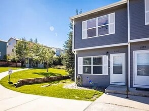 Building Photo - 2100 Oakcrest Cir