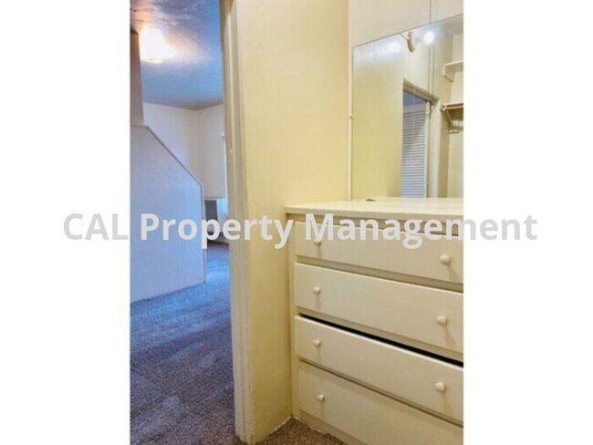 Building Photo - Spacious Studio Apartment in Midtown Salinas
