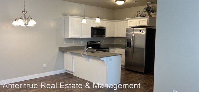 Foto del edificio - 3 br, 2 bath House - 573 N 360 W