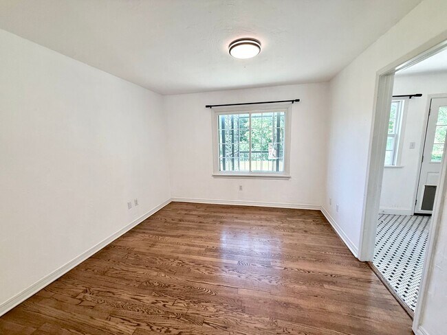 Building Photo - Beautiful 3BD 1BA Home in Edgemere Terrace!!!