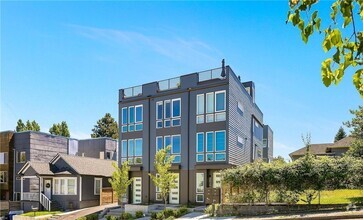 Building Photo - 2839 SW Yancy St