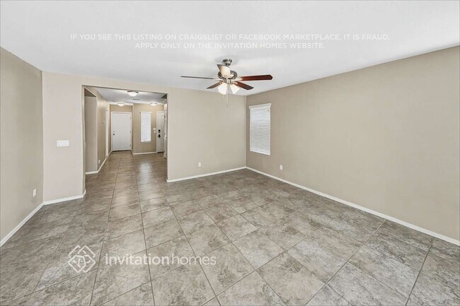 Foto del edificio - 1425 E Lakeview Dr